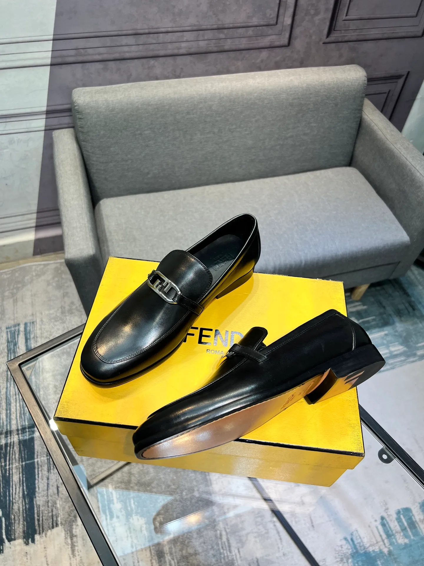 Men's shoes 💰940 [FENDI] Fendi men's business casual leather shoes imported brand cloth/calf leather/open edge beads/brand logo printing -Inner lining: comfortable cowhide lining -Outsole: genuine leather outsole with rubber backing embedded in the heel, perfect injection molding -Super high quality control·Fine workmanship: highlighted (high-end·luxury·grade) -Size: 39-44.38.45.46 Customized, non-returnable
